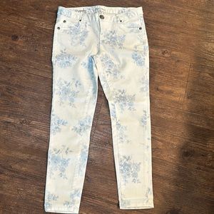 Nwot. Flower denim capri